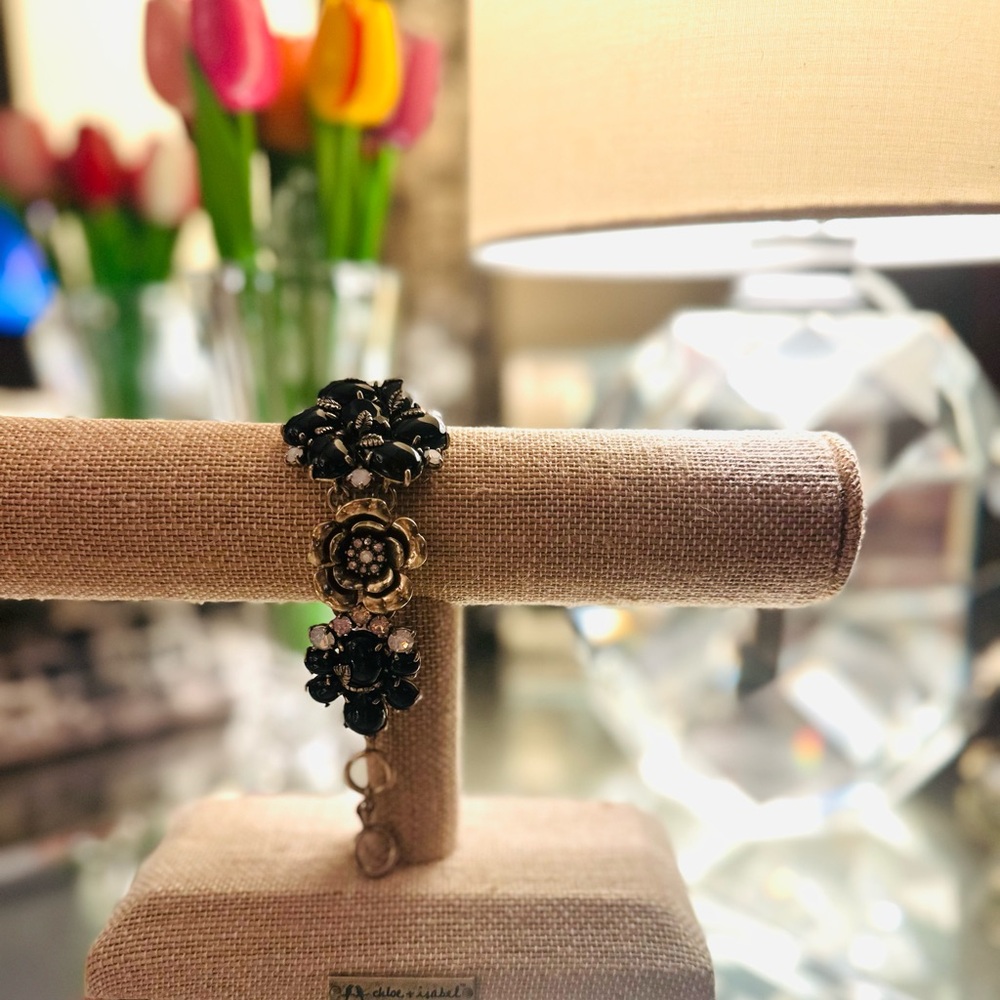 Exquisite Chloe + Isabel Black and Goldtone Floral Bracelet Intricate Accents - Picture 11 of 16